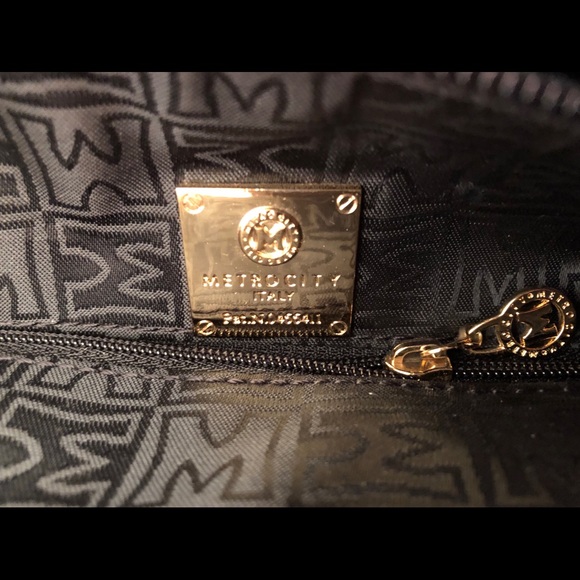 PRELOVED AUTHENTIC METRO CITY HANDBAG - Picture 6 of 8